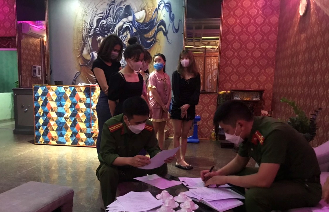 Xử lý quán massage vi phạm quy định về phòng chống dịch bệnh Covid-19 ở phường Lãm Hà (Kiến An)